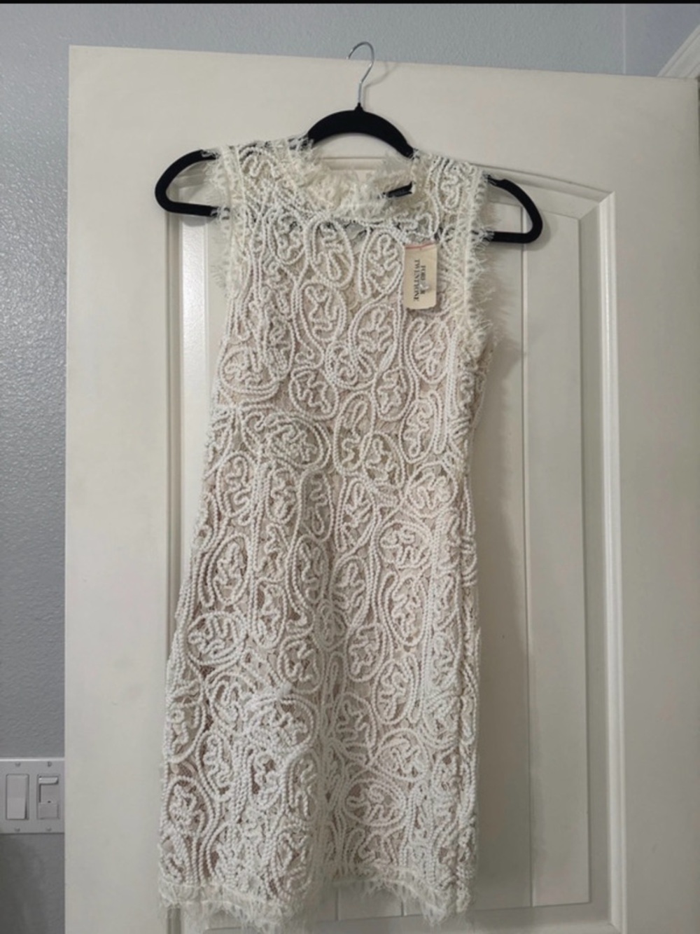 Forever 21 Cream Lace Sleeveless Cocktail Dress